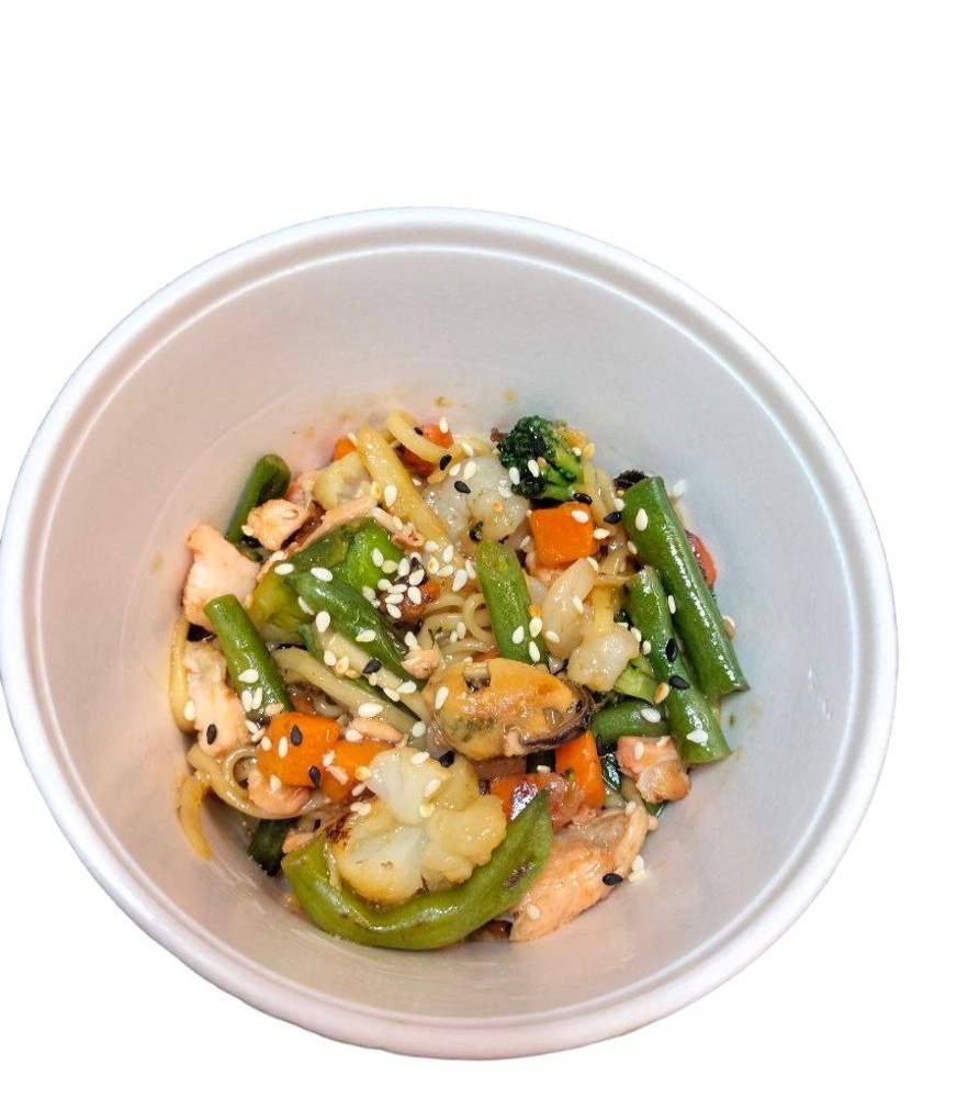 WOK з морепродуктами та овочами 300г (лапша удон, мікс морепродуктів, овочі, соус, кунжут)