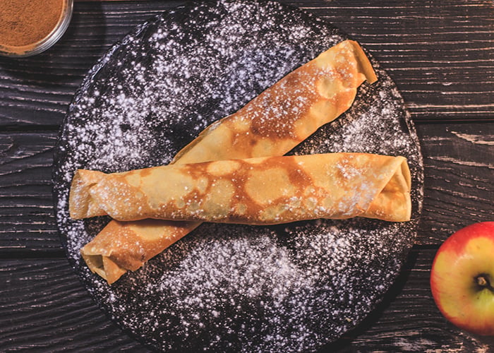 Млинці з яблуком та корицею 