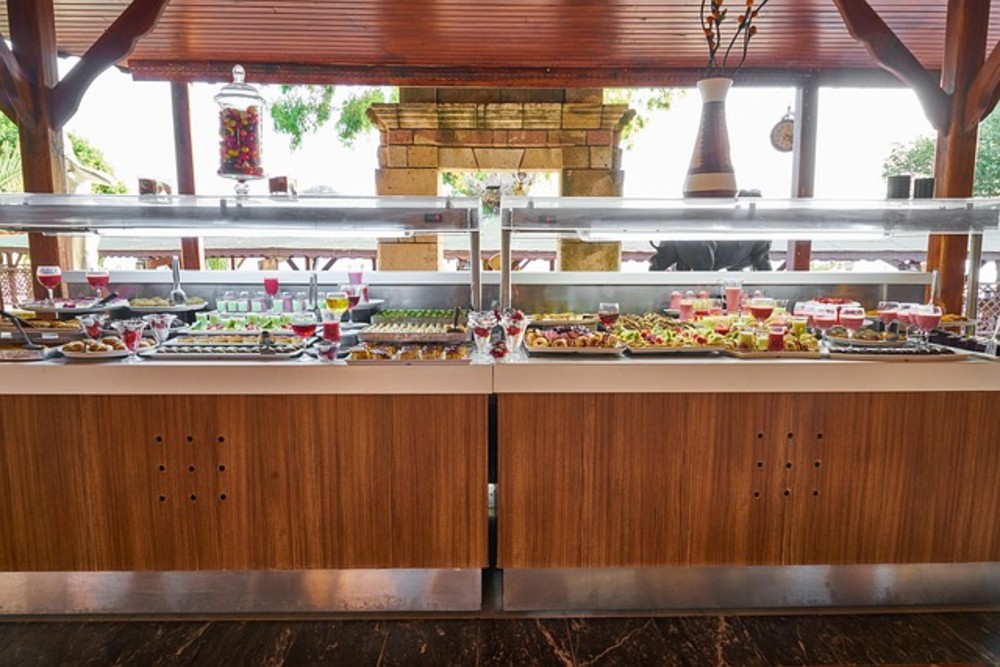 საუზმე, ბუფეტი • buffet breakfast