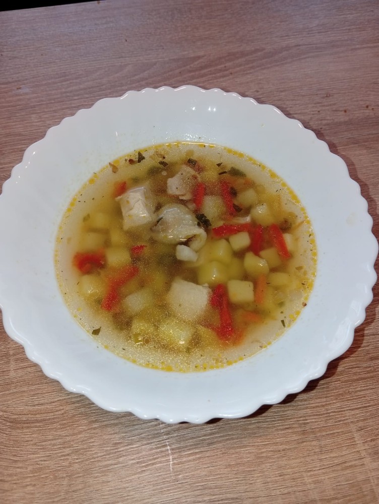 Бульон куриний з лапшою