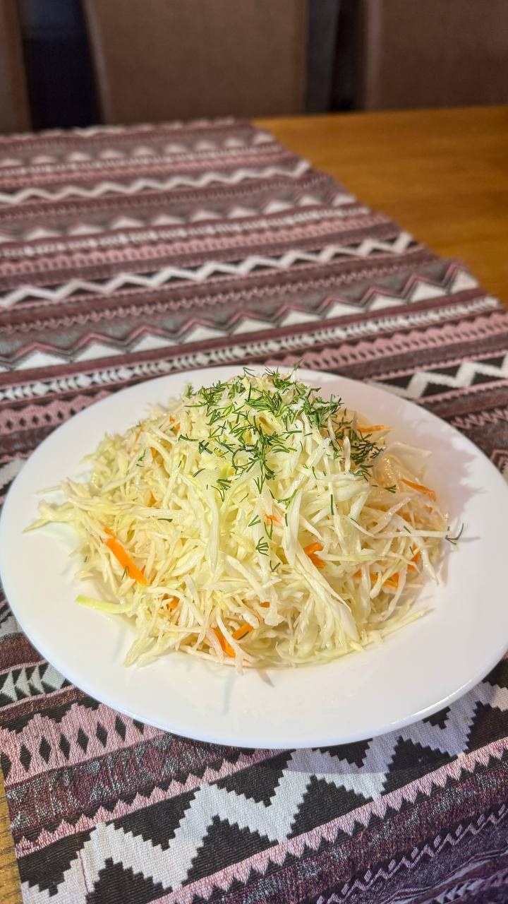 Салат з капусти з домашнім маслом, 200г.