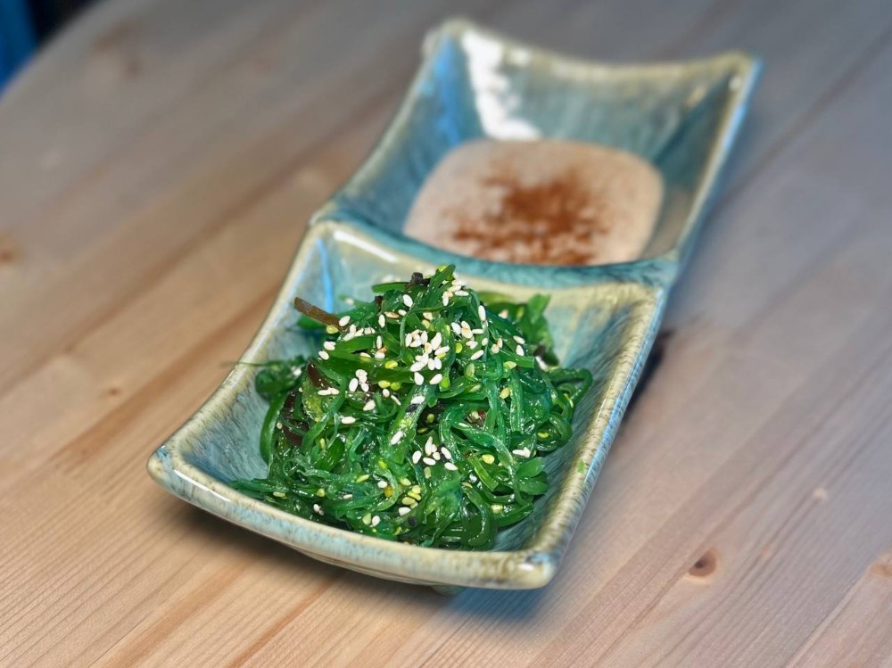Wakame salad with sesame sause