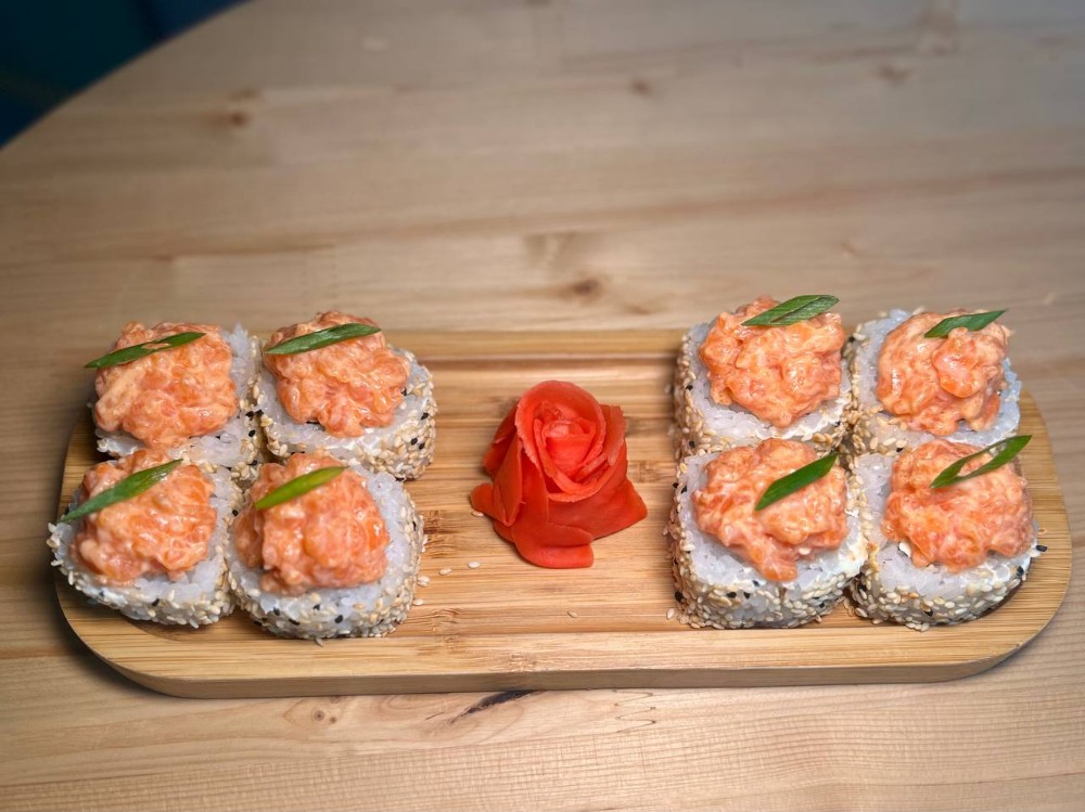 Spicy salmon roll