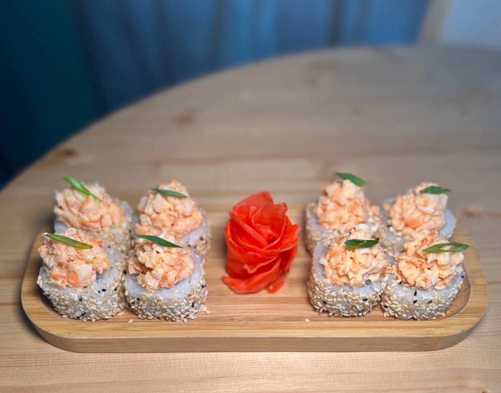 Spicy shrimp roll