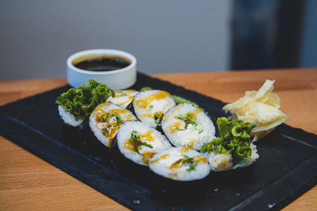 Fresh tropical shrimp roll