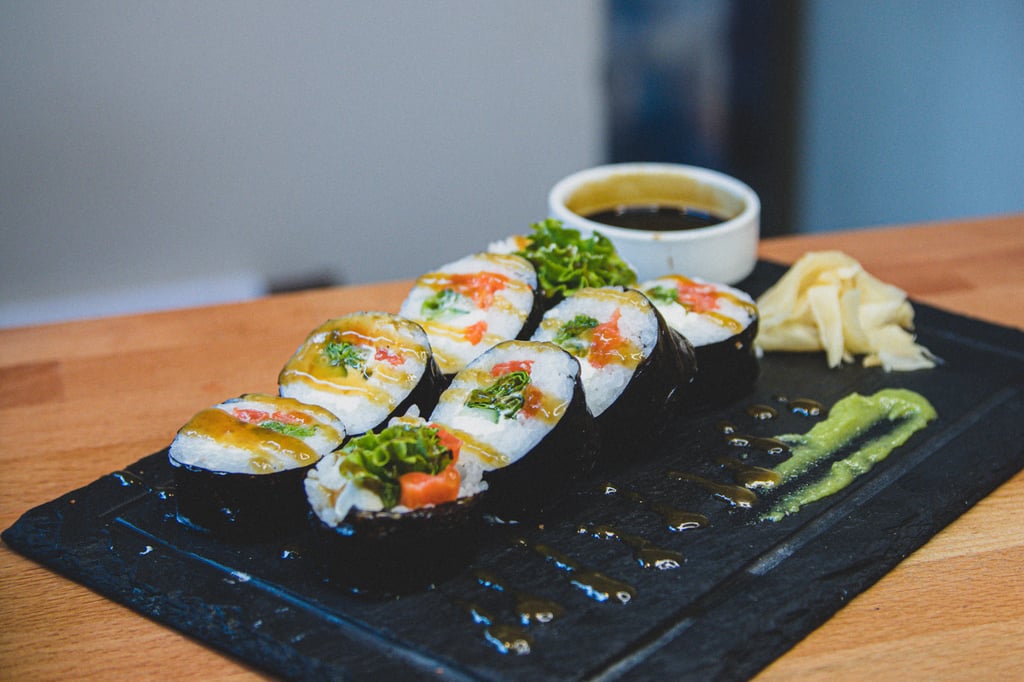 Fresh tropical salmon roll