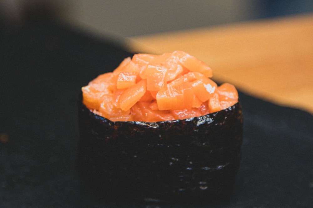Gunkan salmon
