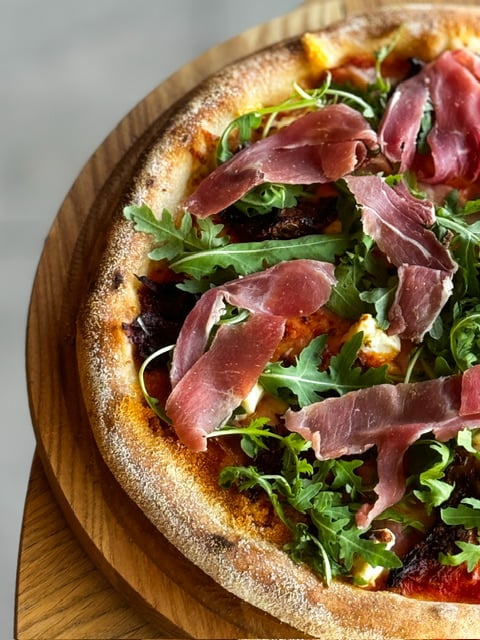 Pizza "Porky Jam" з хамоном та в'яленими томатами