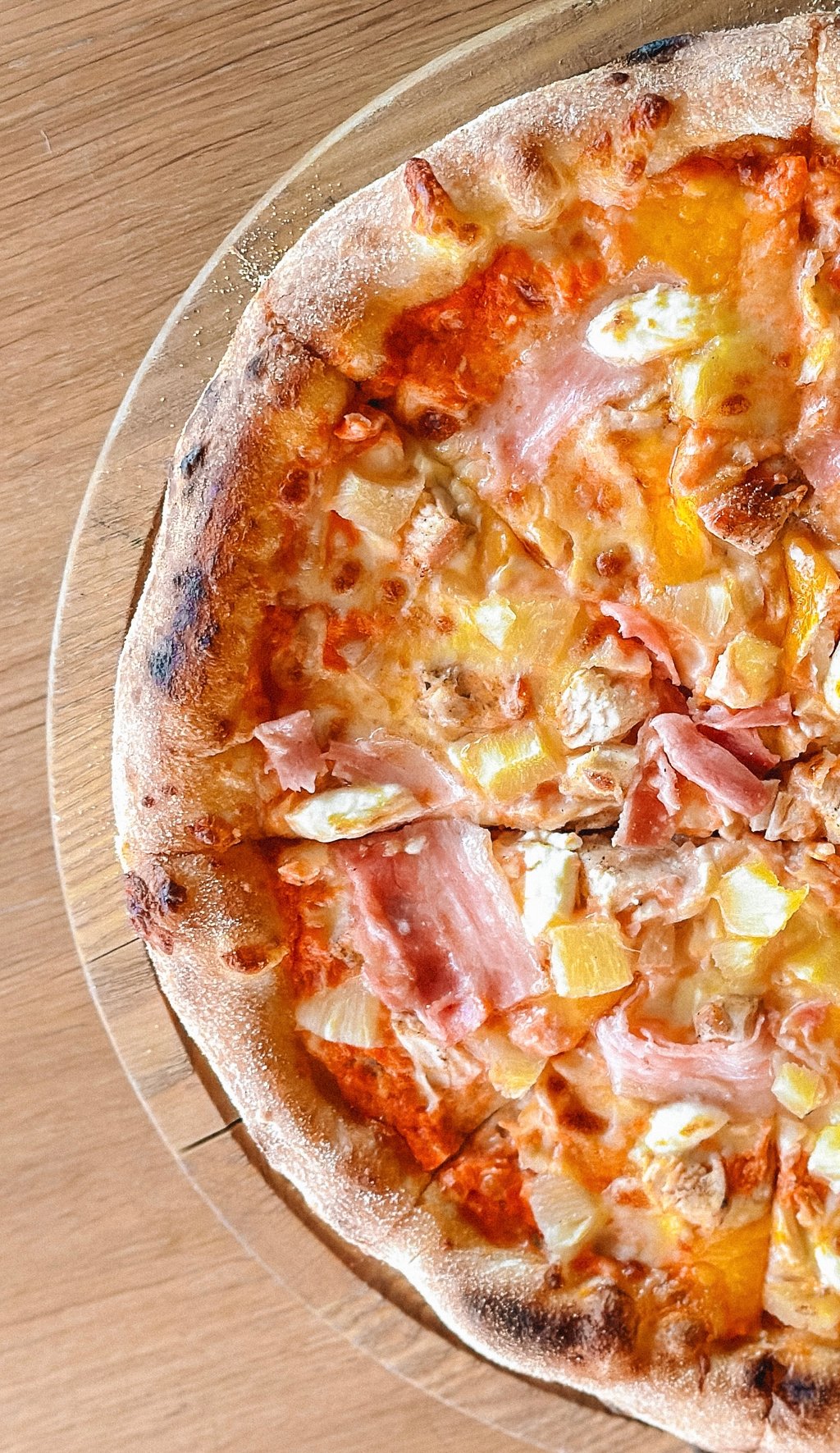 Pizza "Hawaiian Beach" з куркою та ананасом