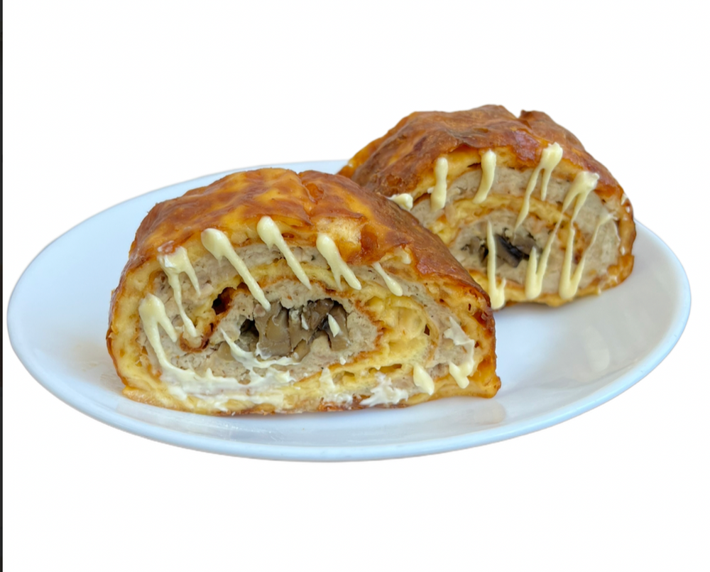 Рулет курячий в сирному омлеті,(достака)