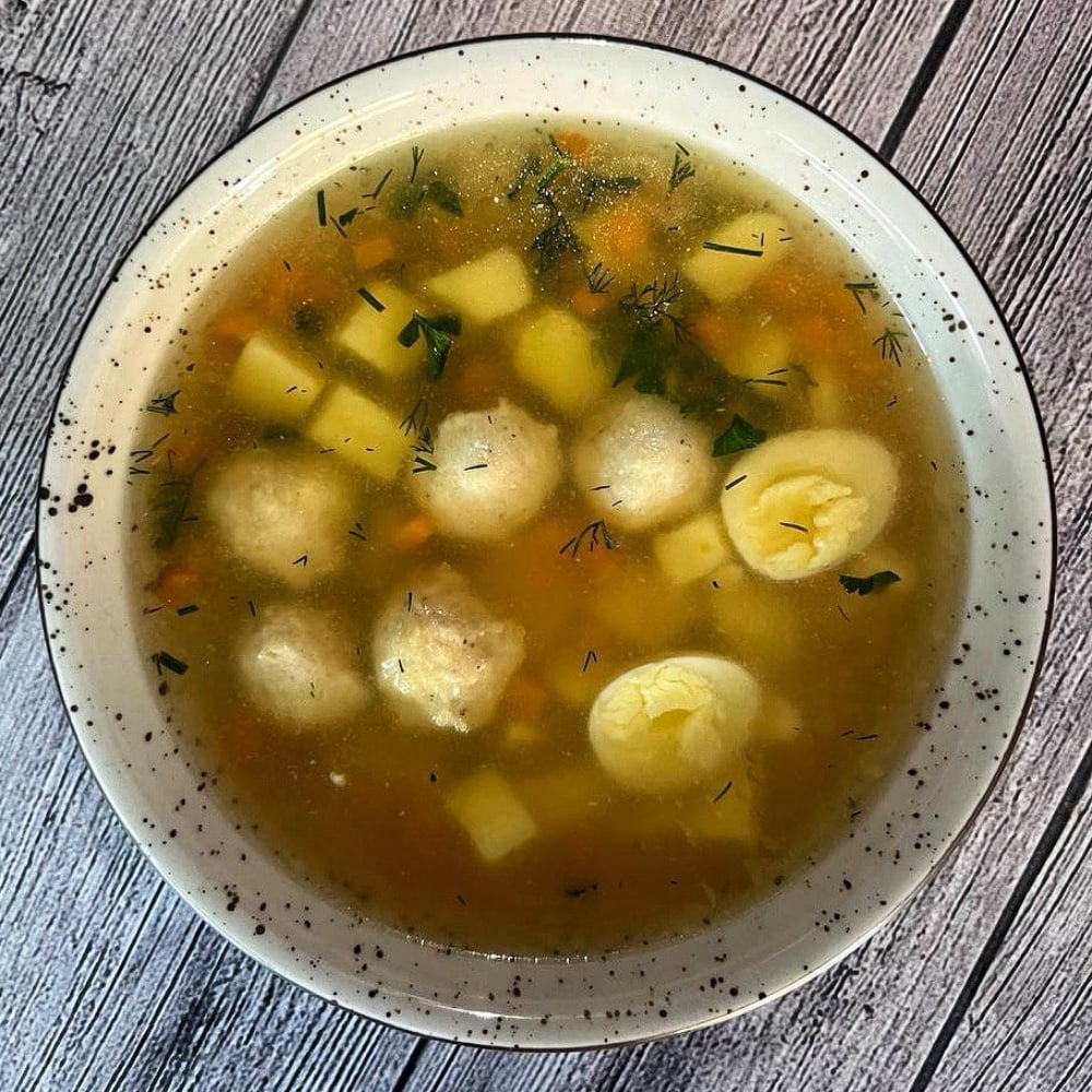 Бульйон з чікенболами/куркою (на вибір)