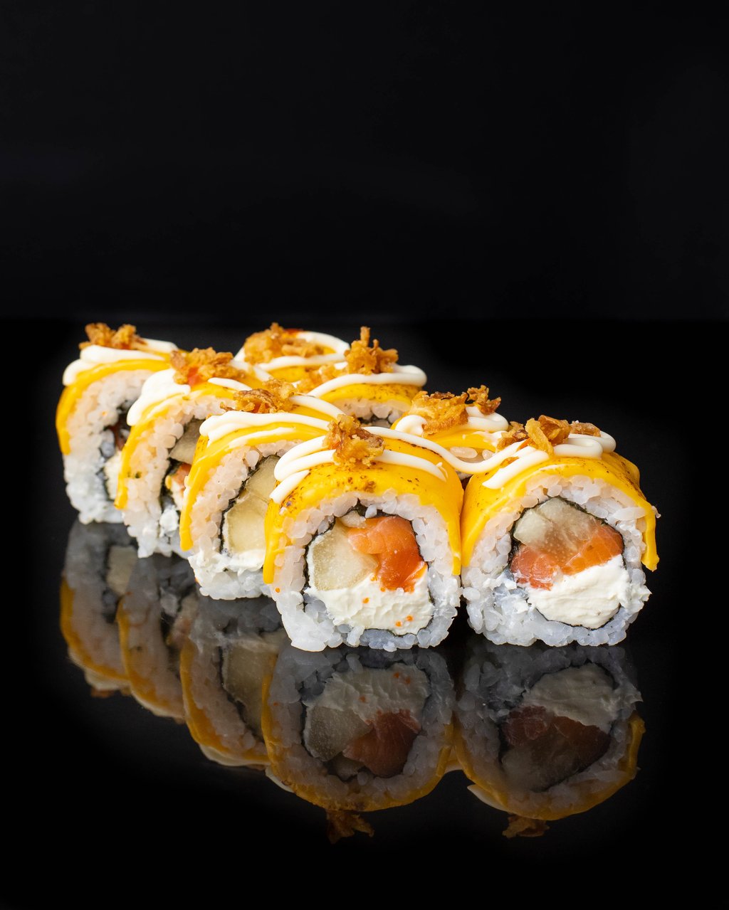 Cheese roll з копченим лососем та грушею ( 300  г/8 шматочків)