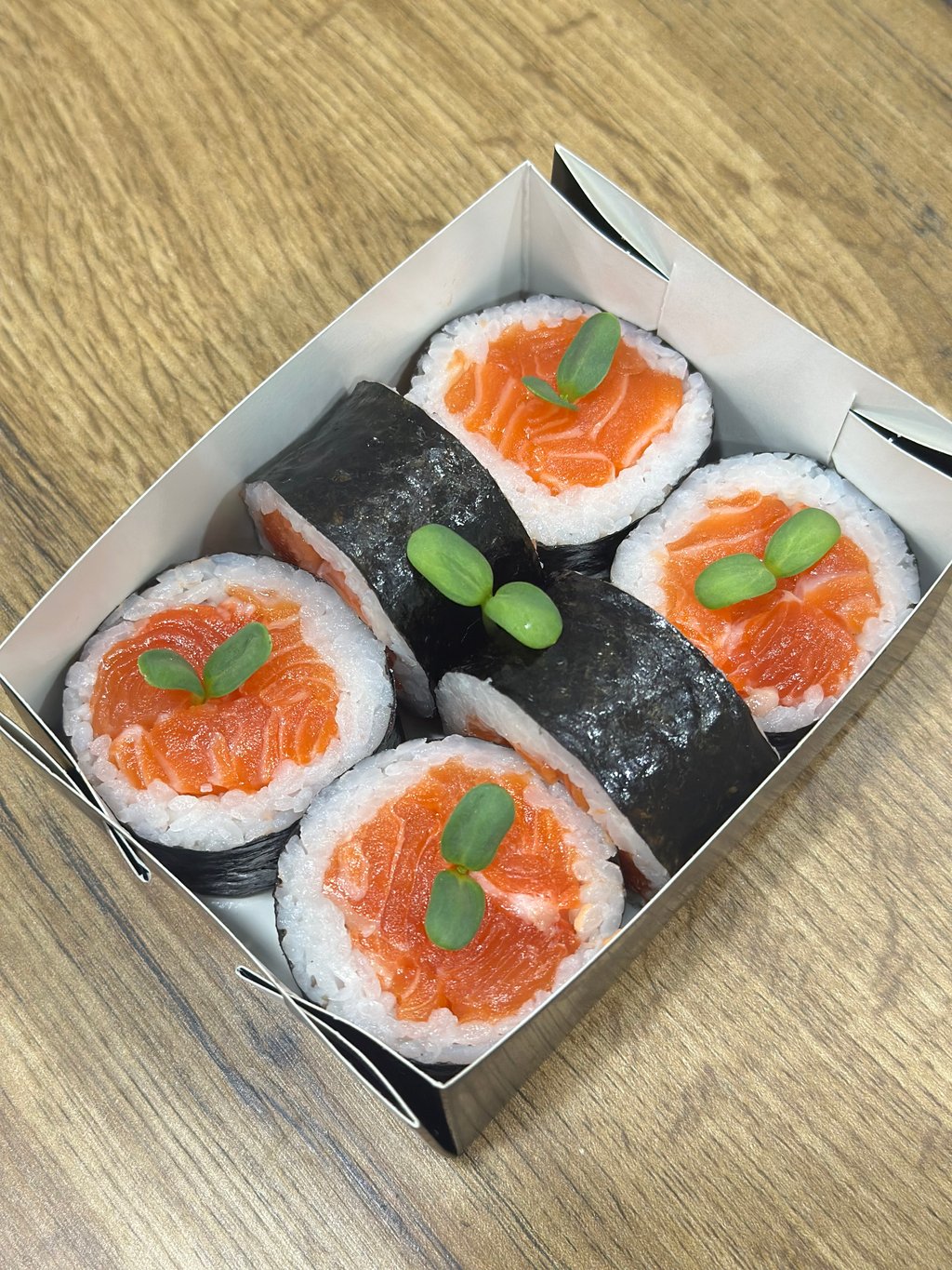 Макі з лососем