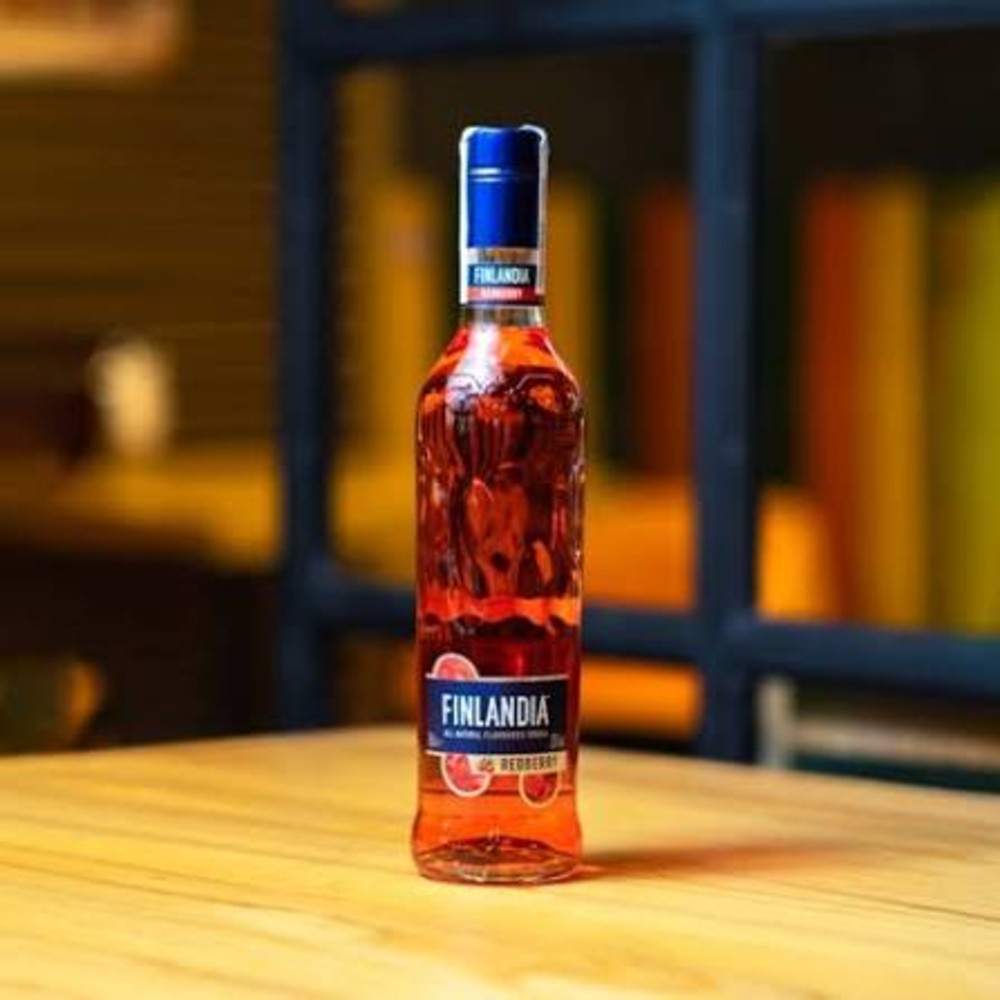 Горілка Finlandia червона журавлина 0.5л. Пляшка