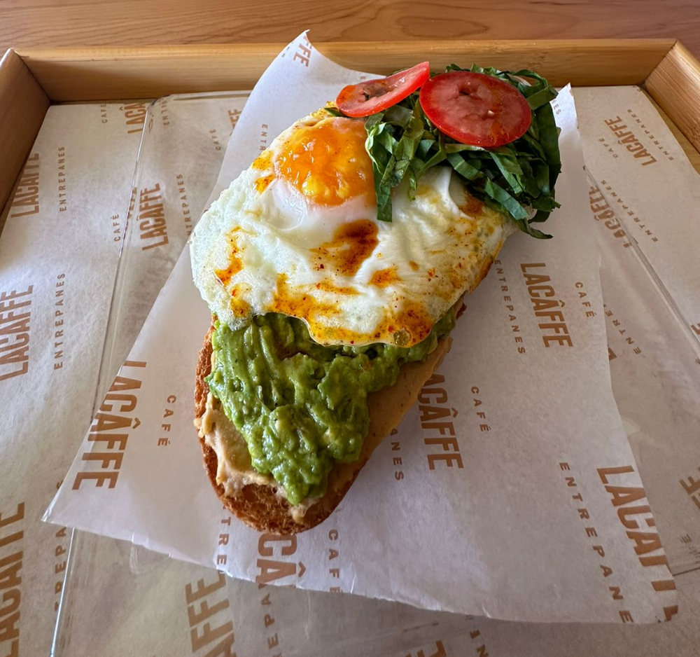 Avocado toast al estilo de Lacaffe
