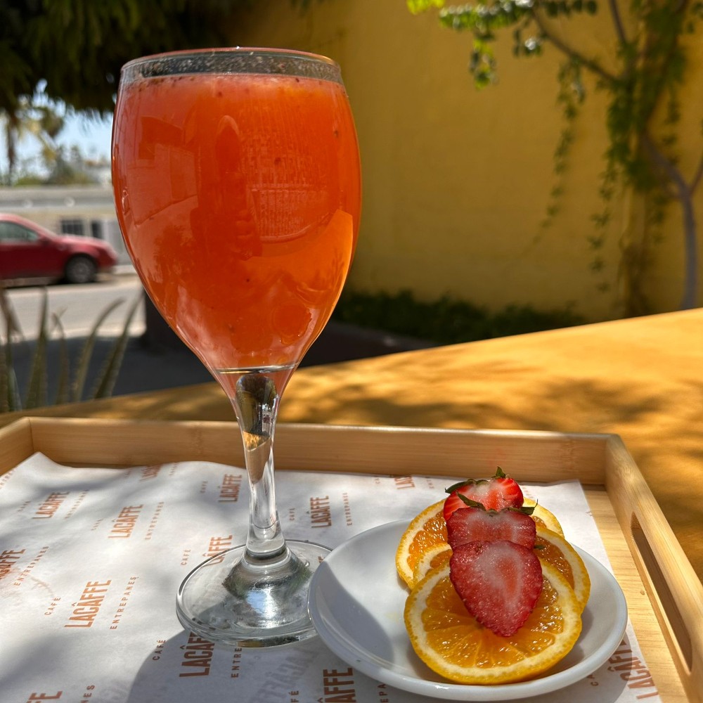 Jugo de fresa y naranja
