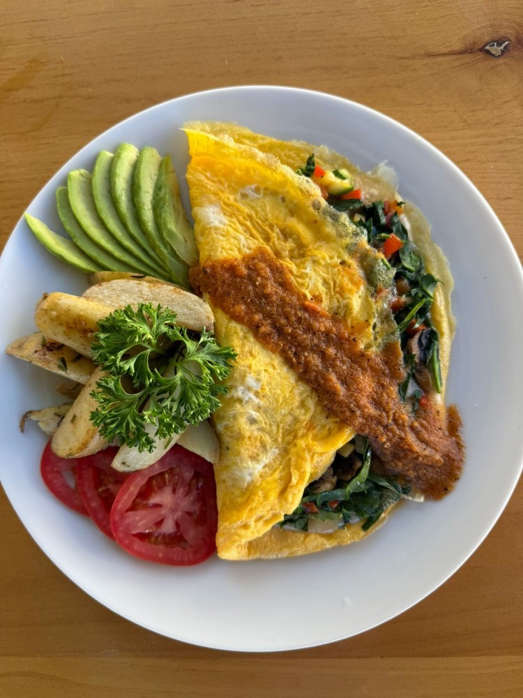 Omelette de verduras con queso