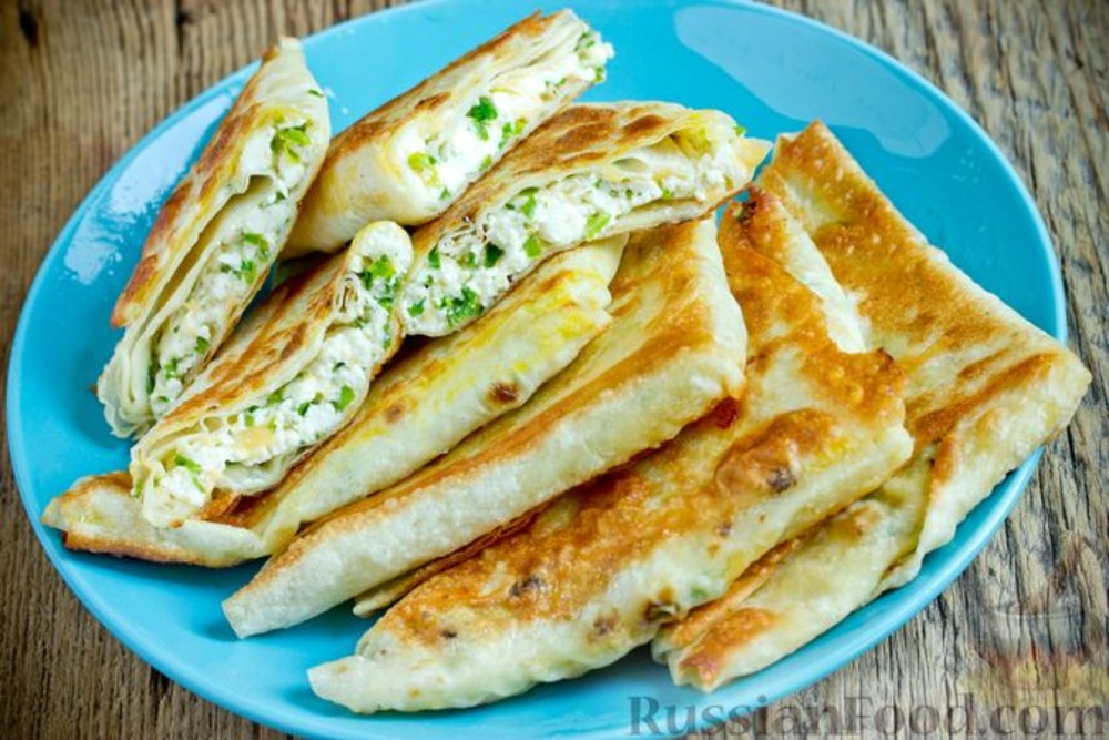 Хачапурі з сиром та зеленю