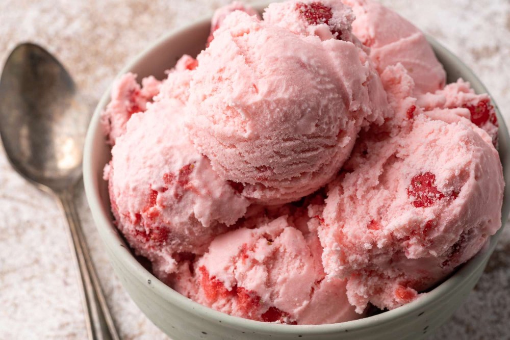 Strawberry Ice Cream (LS)