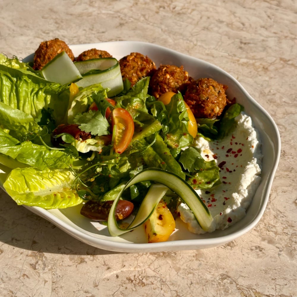 Falafel salad with feta mousse