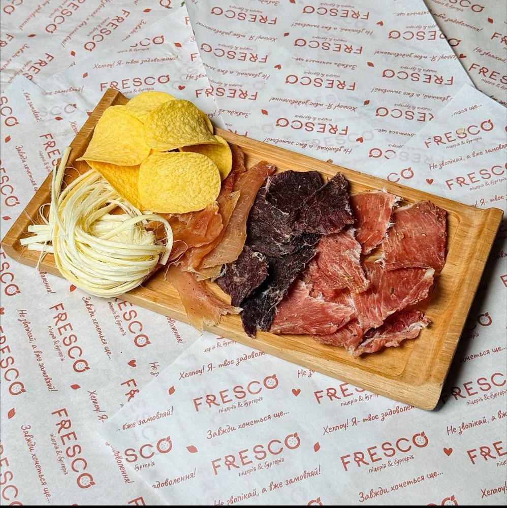  Асорті під пиво з м'ясними джерками