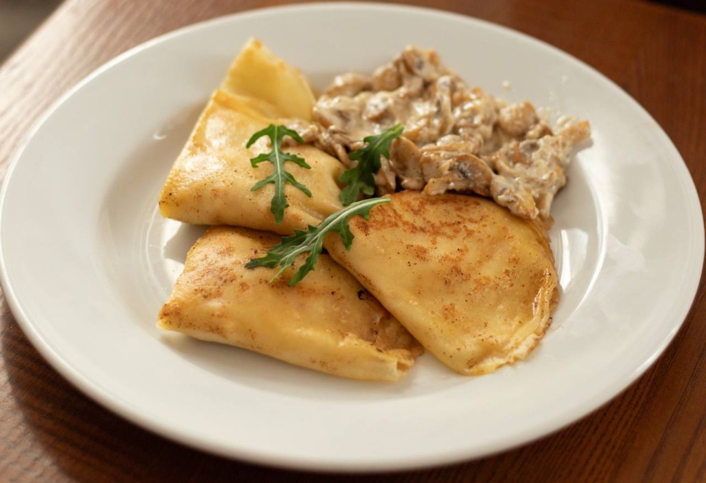 Млинці з куркою та грибами
