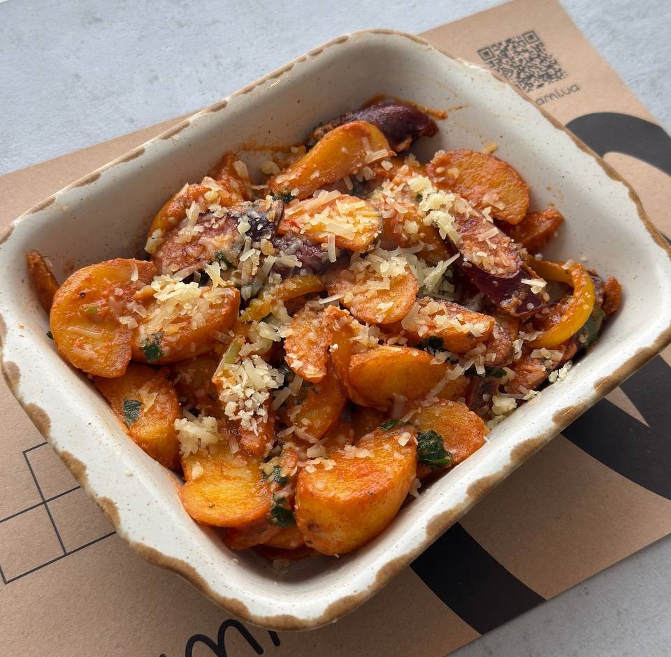 Картопля з ковбасками