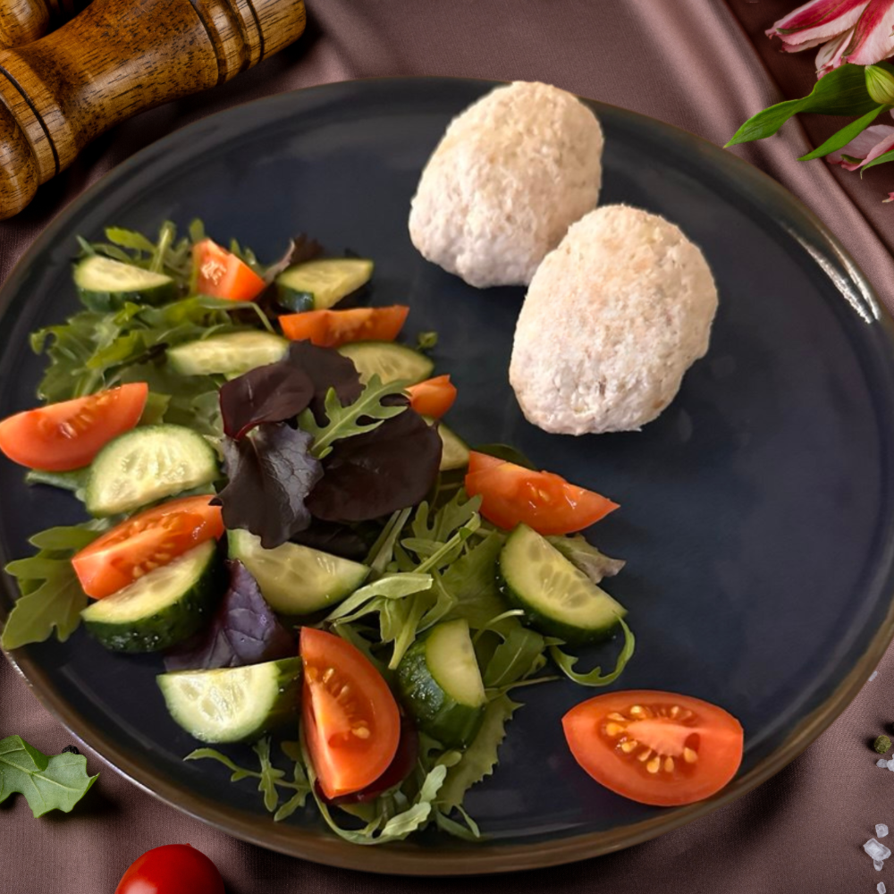 ПАРОВІ КОТЛЕТИ З ІНДИЧКИ З САЛАТОМ / STEAMED TURKEY CUTLETS WITH SALAD
