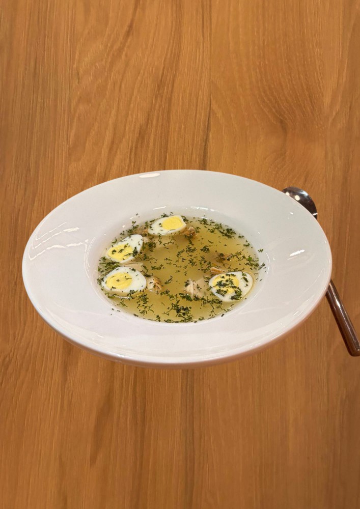 КУРЯЧИЙ БУЛЬЙОН З ПЕРЕПЕЛИНИМИ ЯЙЦЯМИ І ПАРМЕЗАНОМ/ CHICKEN STOCK WITH QUAIL EGGS AND PARMESAN