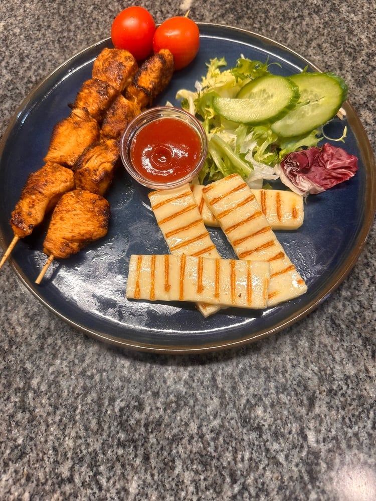 КУРЯЧІ ШАШЛИЧКИ З СИРОМ ХАЛУМІ / CHICKEN SKEWERS WITH HALLOUMI CHEESE