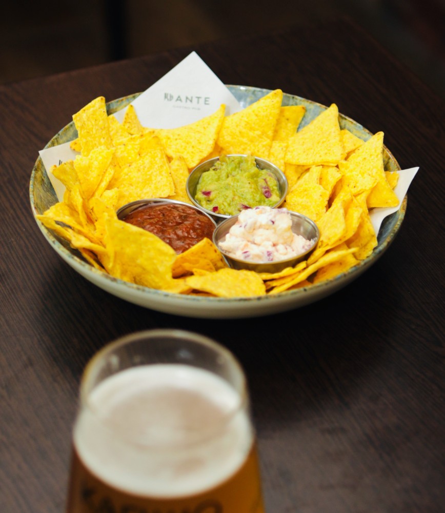 Nachos з трьома соусами