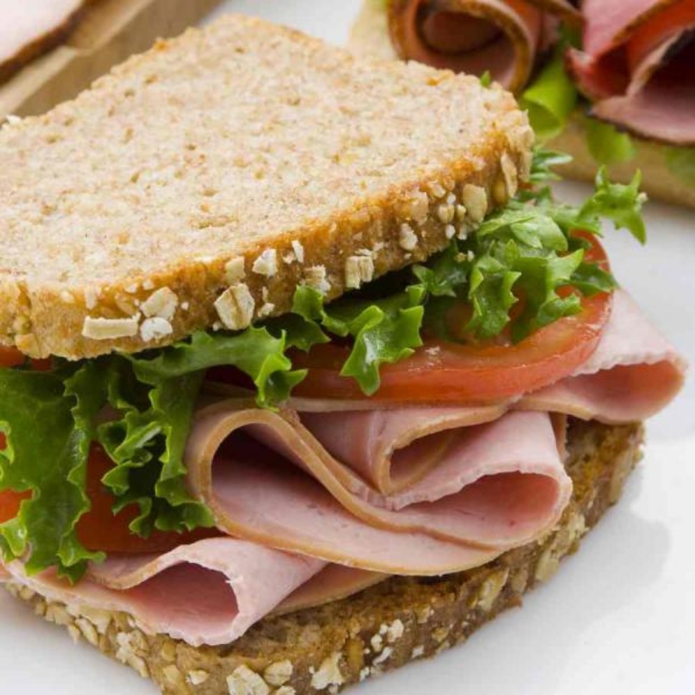 sando de jamón de pavo