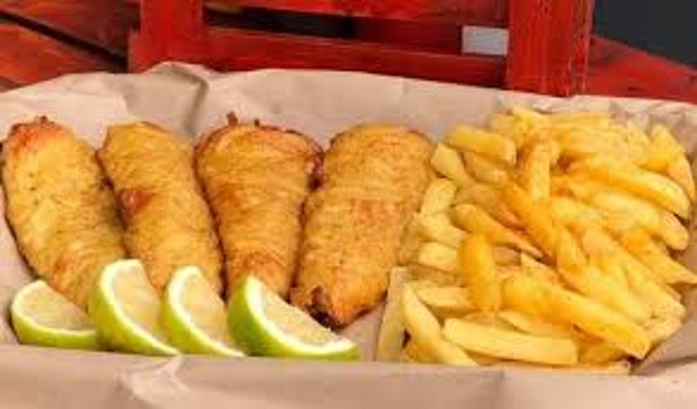 Fam 4 Basic: 4x200g Hake, Med Chips 550g + 1 side choice
