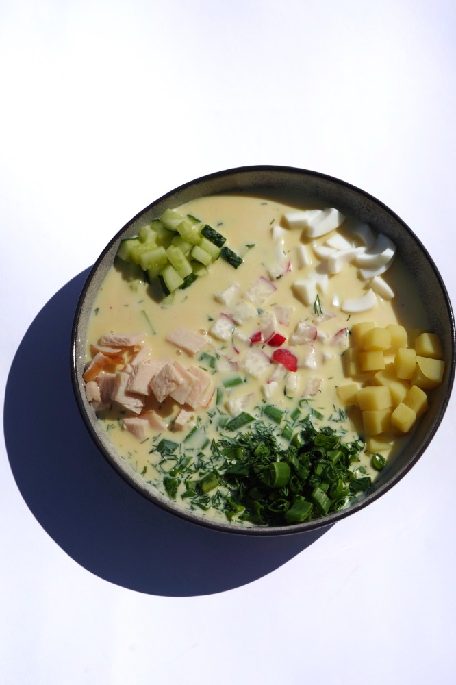 Окрошка з копченою куркою