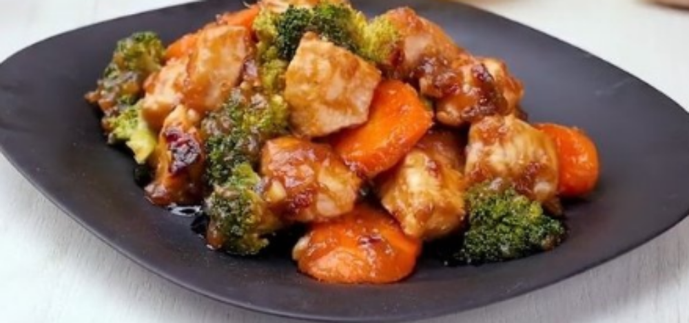 Курка запечена з овочами Охматдит