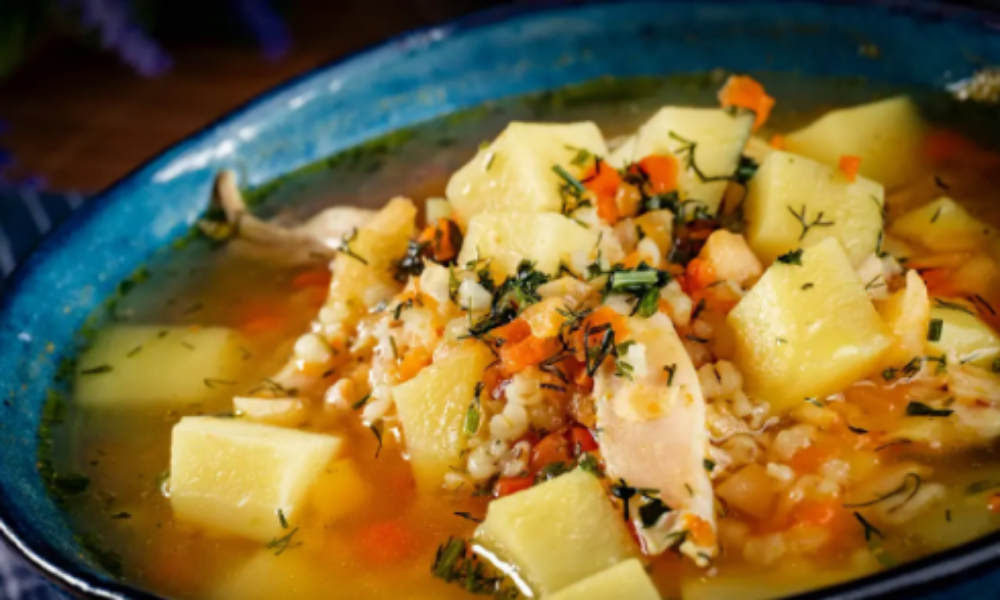 Суп з кус-кусом, овочами та куркою