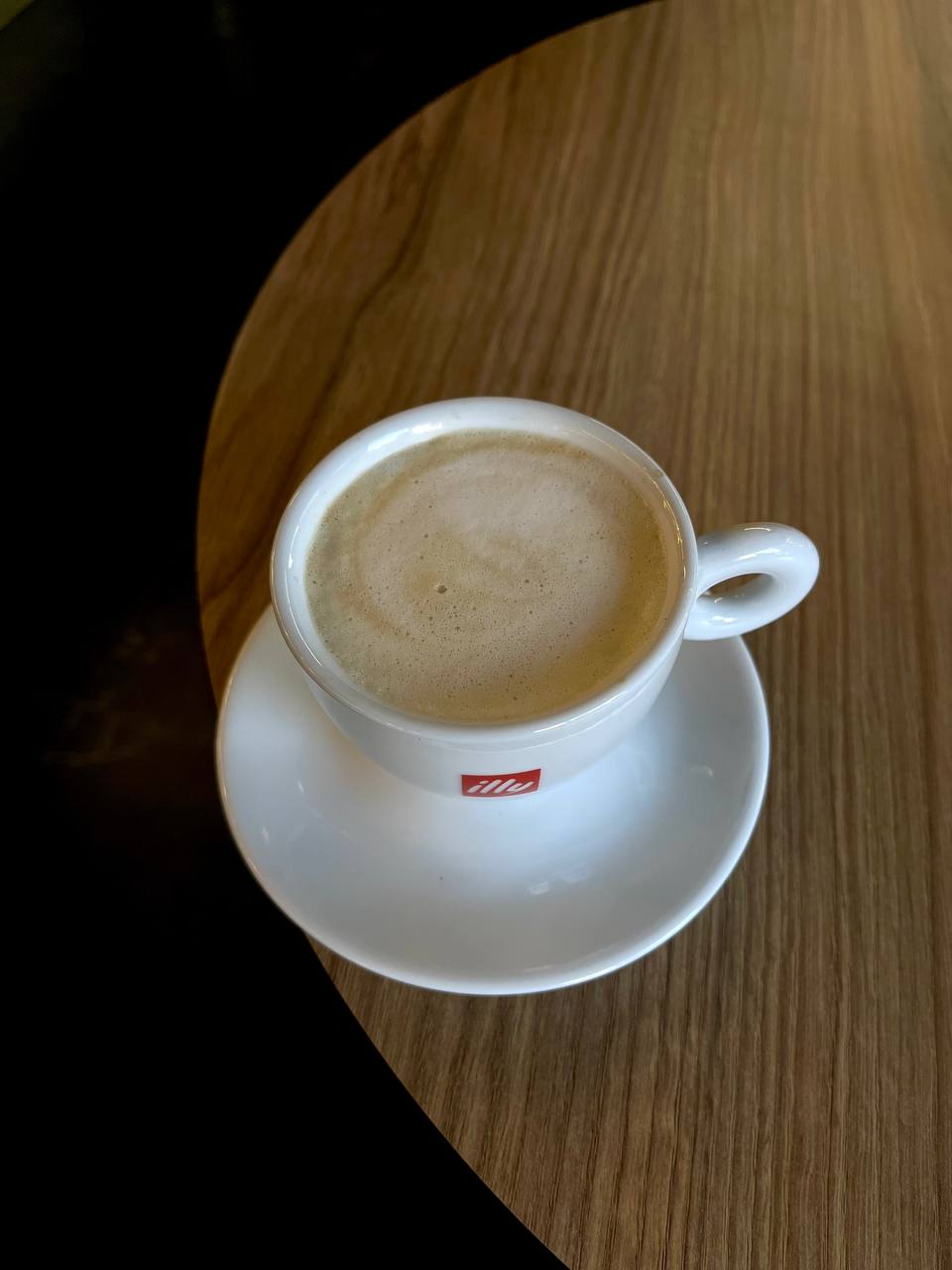 Американо з молоком illy