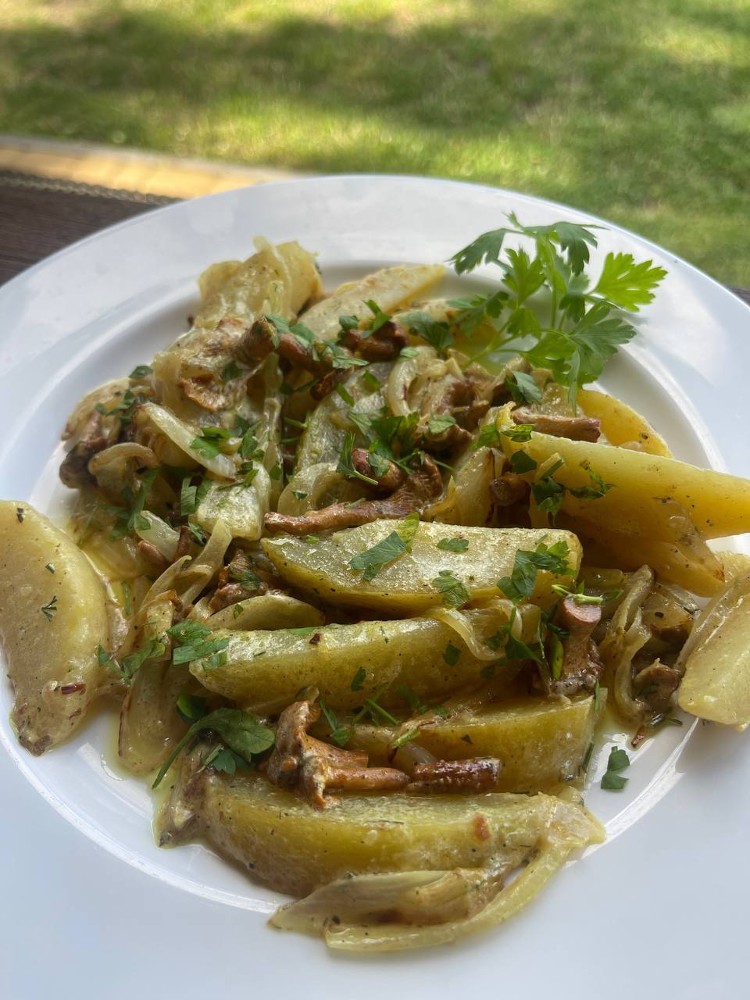 Картопля з лисичками