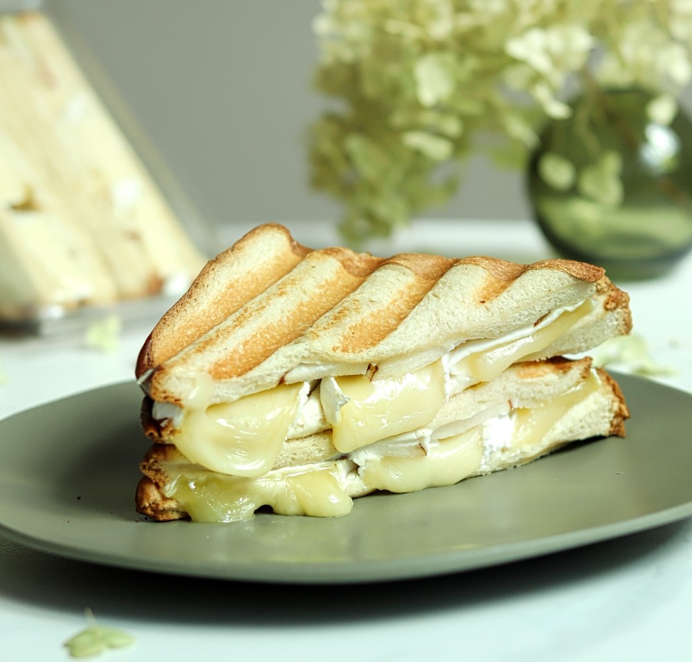 Brie & Pear Sandwich