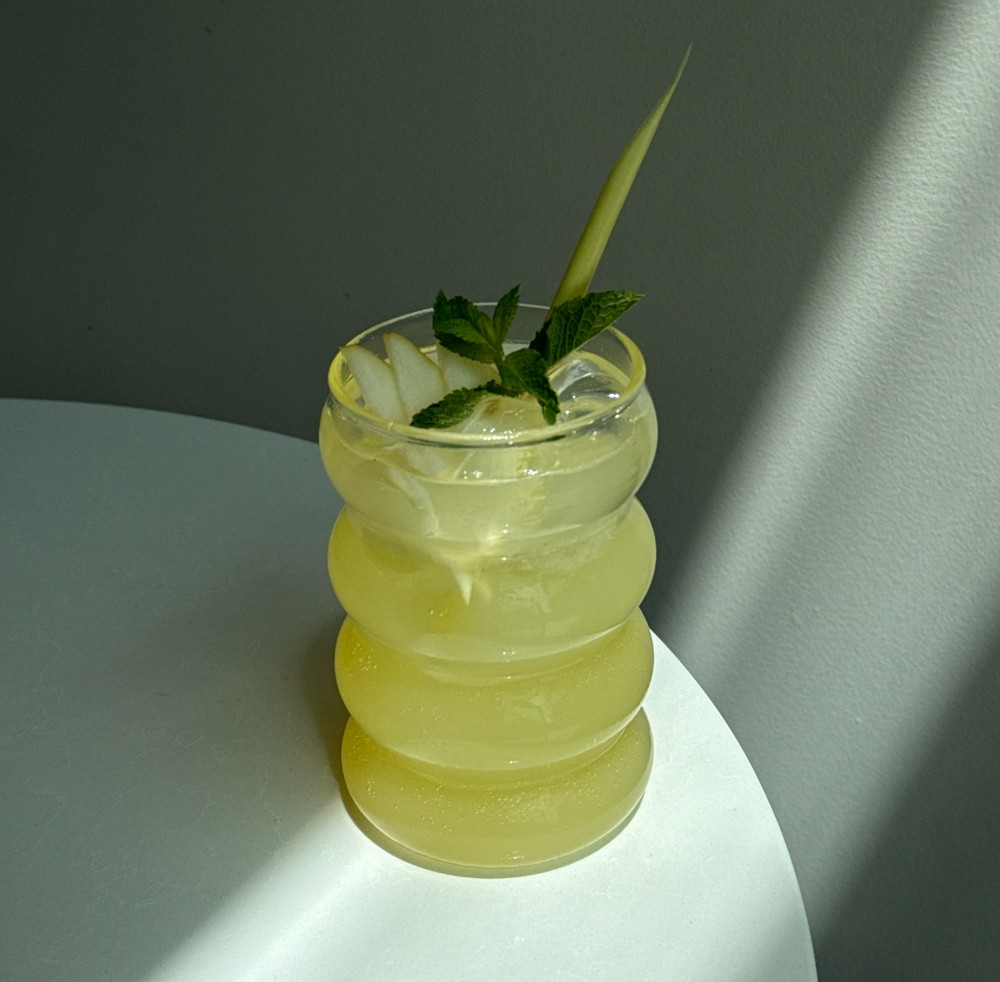 Lemongrass-Pear Lemonade 