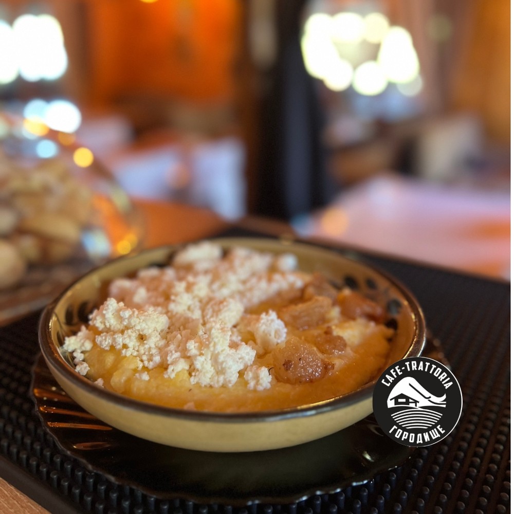 Бануш з бринзою та шкварками (250/30/20г)