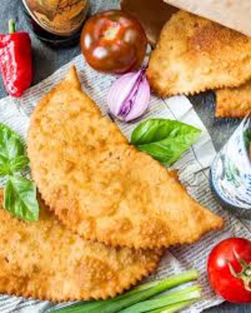 Чебурек з мясом та сиром