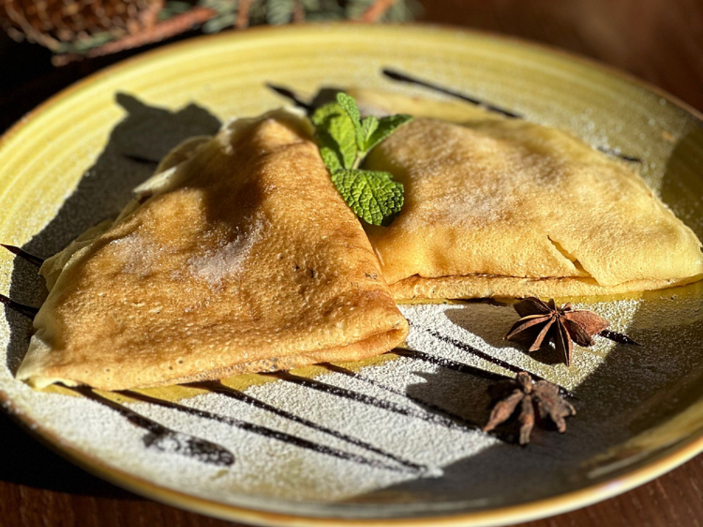 Млинці з яблуком і корицею