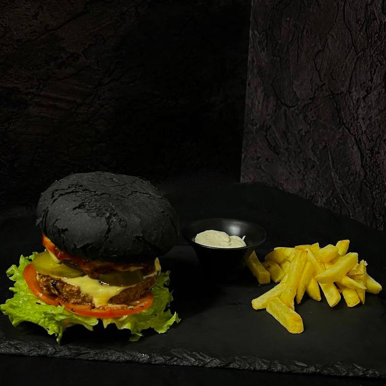 Resthouse burger (дві котлети з яловичини та свинини)