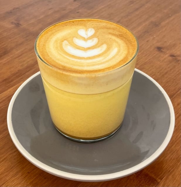 Golden latte (curcuma, jengibre y canela)