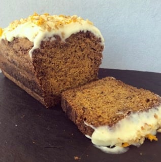 Carrot cake casera con nuestro topping y nueces
