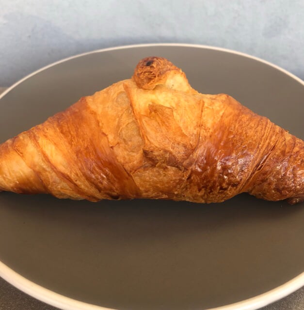 Croissant y cafe