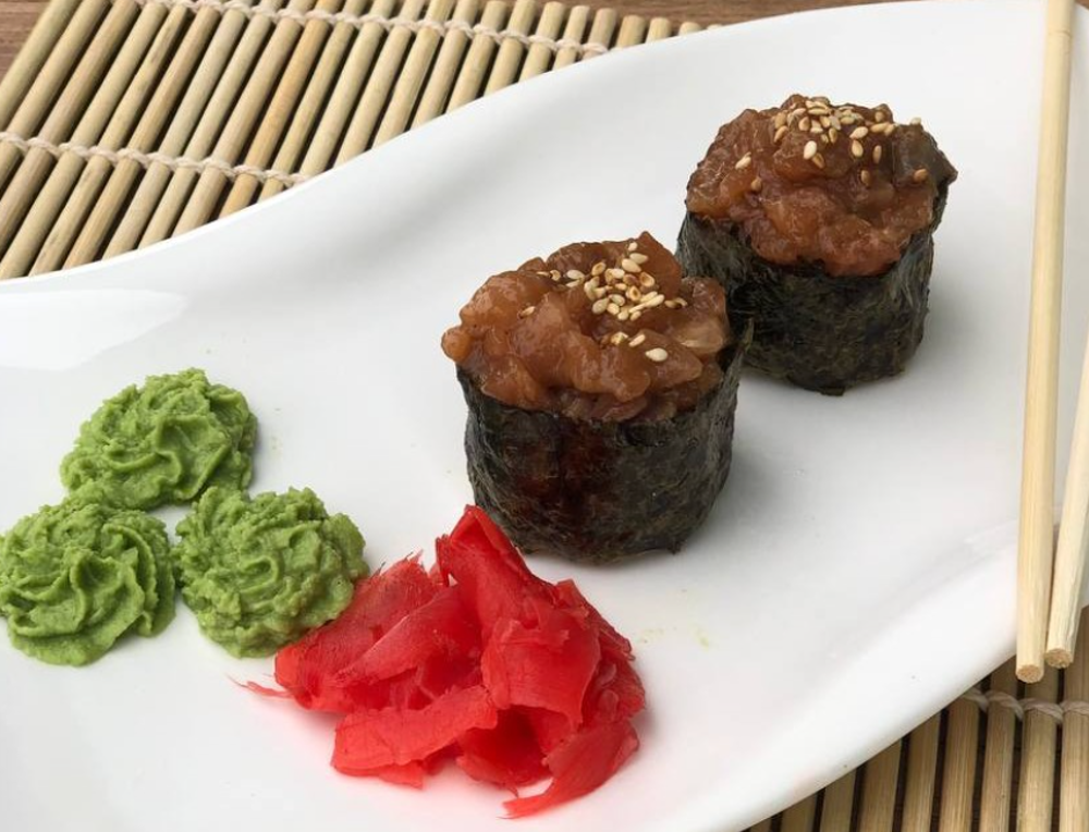 Гункани з лососем (2шт)