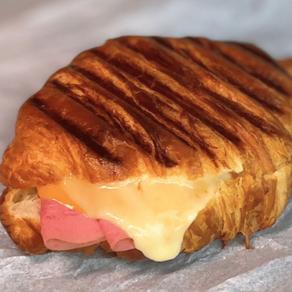 Croissant with mortadella and cheese (Круассан с мортаделлой и сыром)