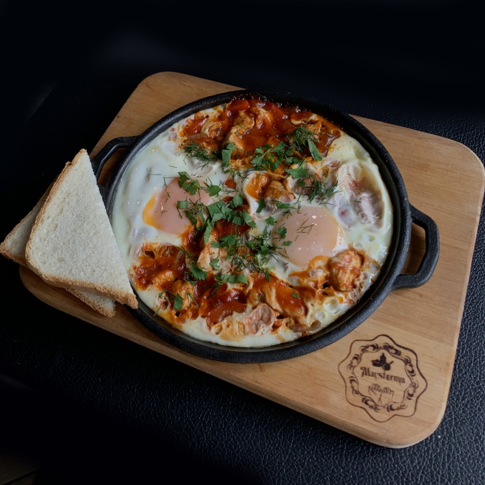 Шакшука з овочами та ковбасками